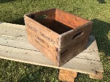 Vintage Cresent creamy milk crate - Photo 2