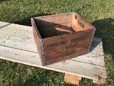 Vintage Cresent creamy milk crate - Photo 3