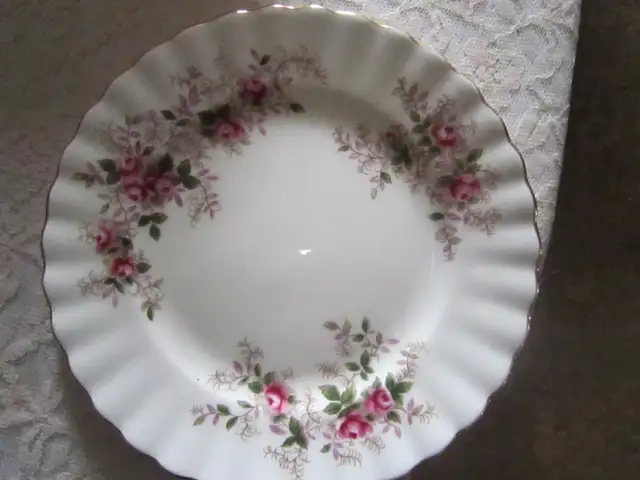 Royal Albert LAVENDER ROSE fine bone china set for 4