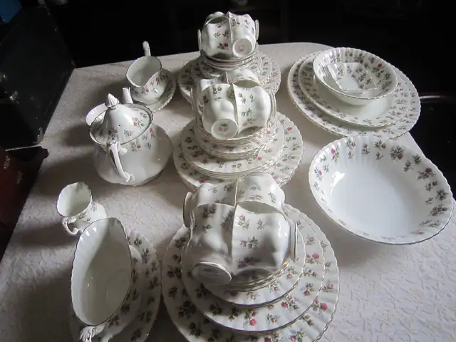 Royal Albert WINSOME fine bone china set for 12