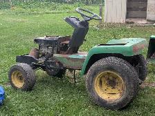 240 John Deere lawn tractor - Photo 3