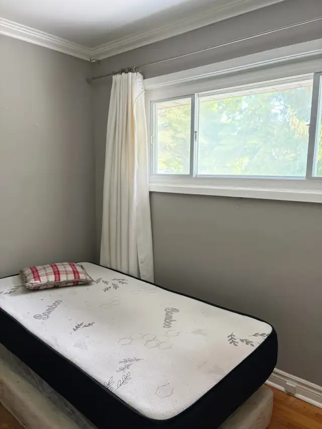 Furnished Room for rent on main floor,Oxford Street West London