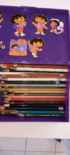 60 CRAYONS PRISMACOLOR DANS BOITE CADEAU POUR SESSINER: $10.00