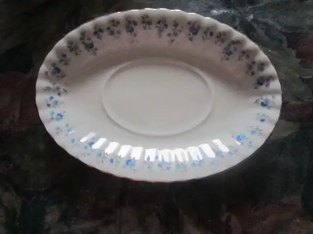 Royal Albert MEMORY LANE fine bone china set for 4
