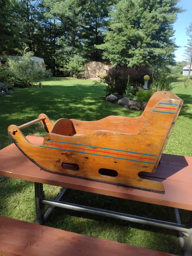 Wood winter sleigh with steel runners