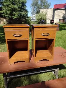 Pair end tables or nightstands - Photo 7
