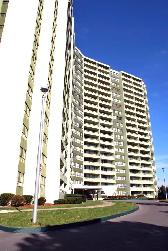 Beautiful 1 Bedroom   Den with in-suite laundry. Utilities Inc.!