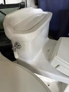 Excellent condition Toto toilets - Photo 2