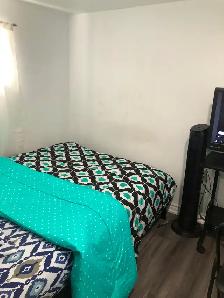 Furnished Room for Rent in Scarborough (Daily/Weekly Payment) - Photo 4