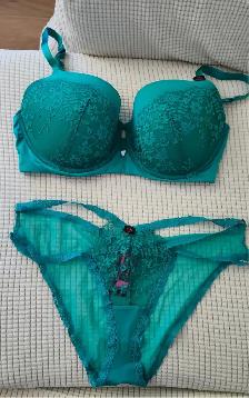 Brand NEW La Senza and Victoria Secret 38DD bra and XL panty set - Photo 2