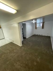BSMT Apartment for Rent - 31 Commonwealth Ave, Toronto - Photo 2