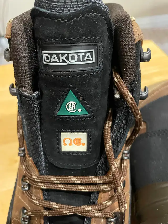 NEW Dakota mid height Work  Boots size 10 $90