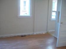 GROUND FLOOR – ONE BEDROOM   LIVING ROOM – SPACIOUS 800 SQ FT - Photo 2