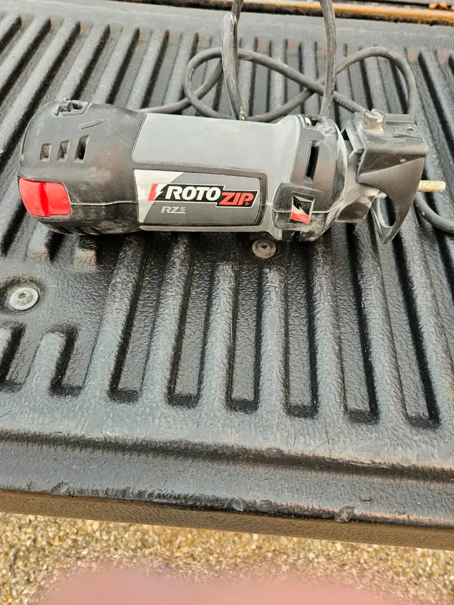 RotoZip Cut Out Tool, Like new. $ 40