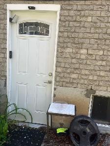 Ajax-2 bedroom, 1 bath walkout basement apartment - Photo 2