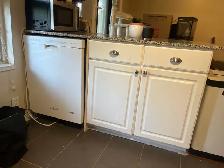 Ajax-2 bedroom, 1 bath walkout basement apartment - Photo 5