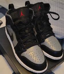 Back To School!BRAND NEW AirJordan 1 Mid 'Shadow Red' Size3Y