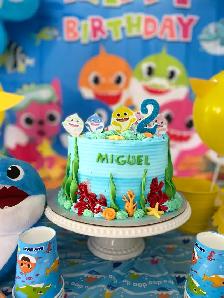 Balloons Bouquets, Custom Cakes, desserts GTA - Photo 5
