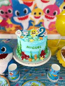 Balloons Bouquets, Custom Cakes, desserts GTA - Photo 6