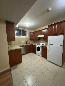 2 Bedroom2 parking basement apartment Yonge/Weldric W - Photo 2