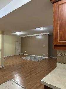 2 Bedroom2 parking basement apartment Yonge/Weldric W - Photo 3
