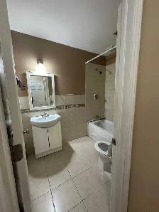 2 Bedroom2 parking basement apartment Yonge/Weldric W - Photo 5