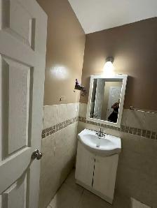 2 Bedroom2 parking basement apartment Yonge/Weldric W - Photo 7