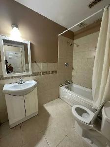 2 Bedroom2 parking basement apartment Yonge/Weldric W - Photo 8
