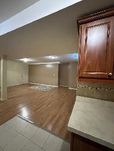 2 Bedroom2 parking basement apartment Yonge/Weldric W - Photo 10