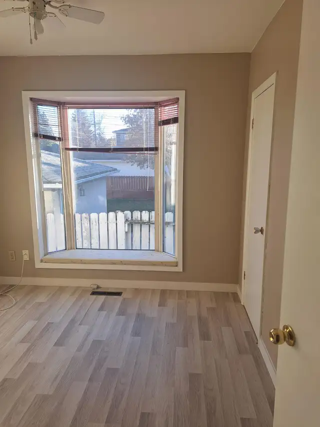 Perfect for Students or Families! 2‑Bed Main Floor – Allendale