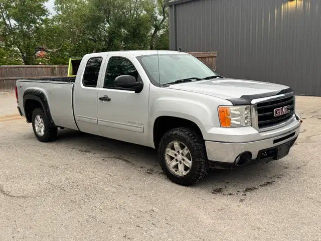 2011 GMC SIERRA 1500 8 FOOT BOX FRESH SAFETY