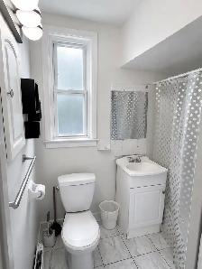 Large one bedroom apt. with a large private patio for rent - Photo 7