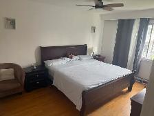 Grande chambre à louer à Montréal avec Lit King size Tout inclus