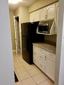 Beautiful 3-Bedroom Bungalow (upper floor) with Garage - Photo 5