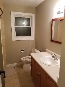 Beautiful 3-Bedroom Bungalow (upper floor) with Garage - Photo 6