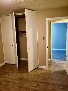 Beautiful 3-Bedroom Bungalow (upper floor) with Garage - Photo 9