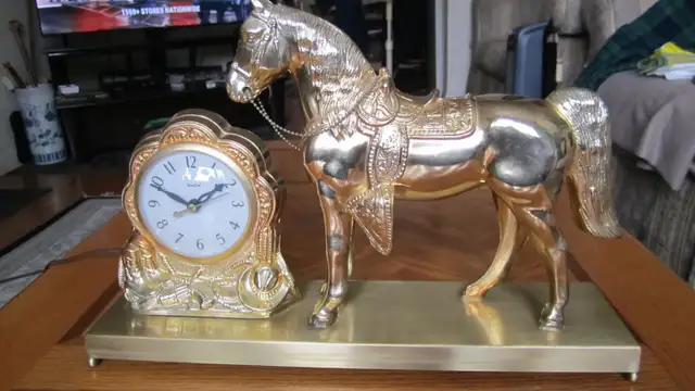 VINTAGE 1950/60‘s ELECTRIC BRASS HORSE CLOCK VERY NICE WORKING