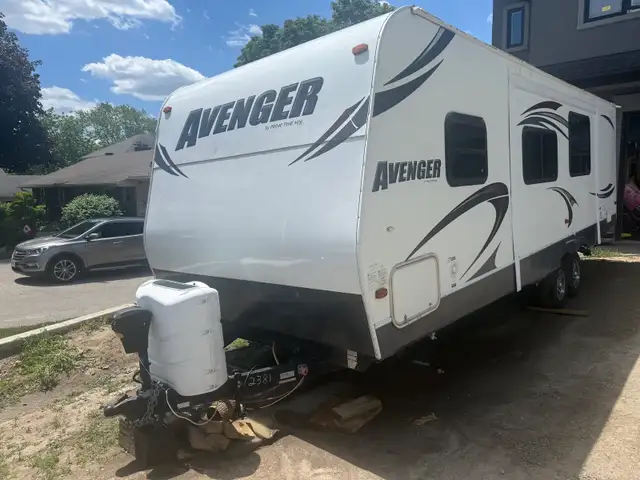 2014 27 foot aveneger travel trailer 9500