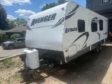 2014 27 foot aveneger travel trailer 9500