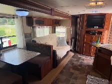 2014 27 foot aveneger travel trailer 9500 - Photo 7