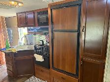2014 27 foot aveneger travel trailer 9500 - Photo 8