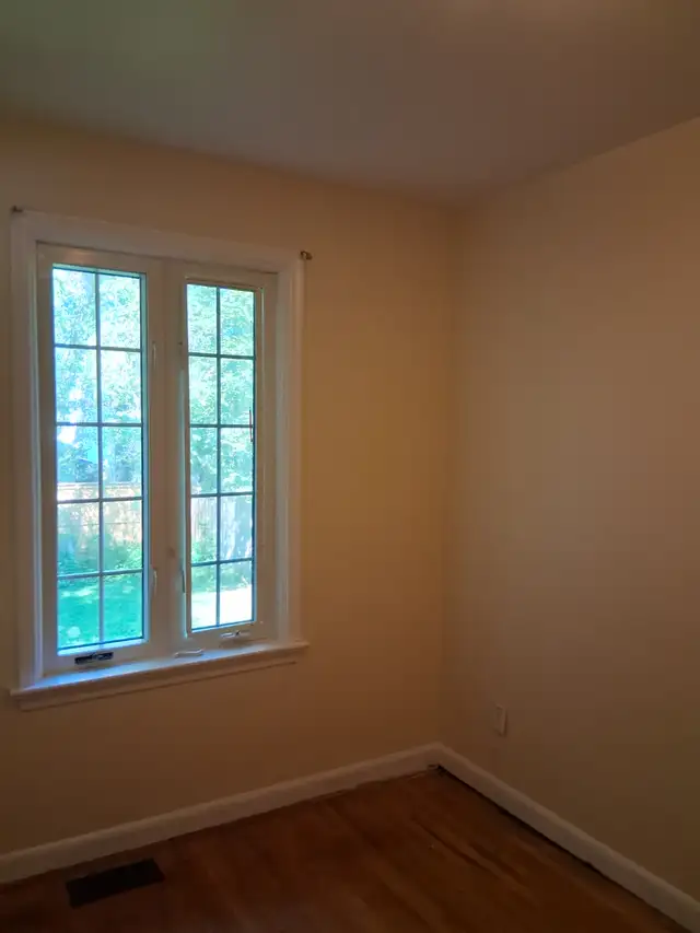 Room for rent in Scarborough house.