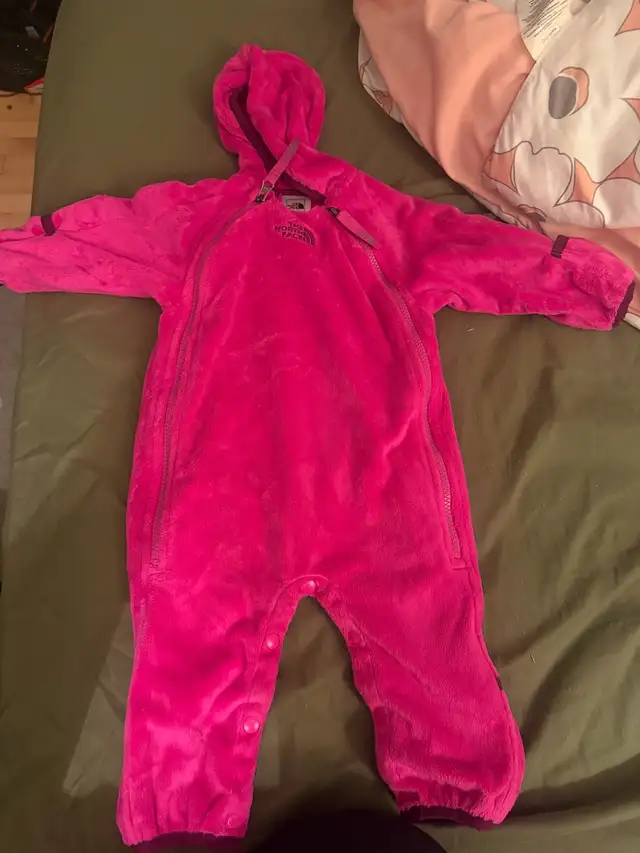 brand new the north face size 3-6m