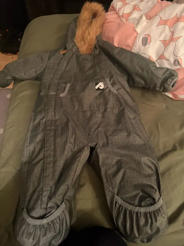 nice snow suit size 12m