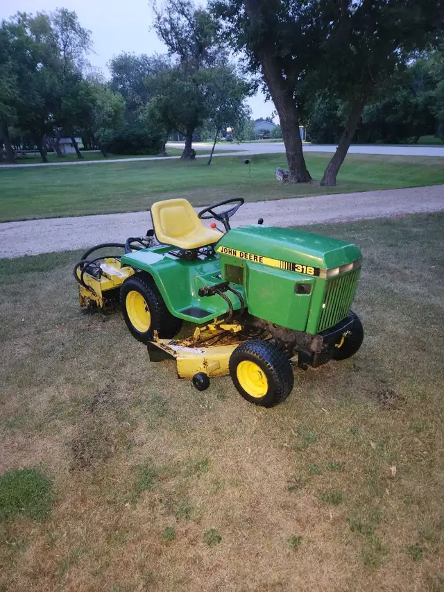 John Deere 318