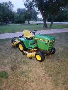 John Deere 318