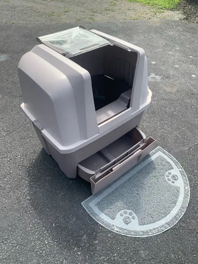 large deluxe litter box