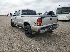 2005 GMC Sierra 2500HD - Photo 3