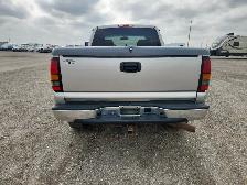 2005 GMC Sierra 2500HD - Photo 6