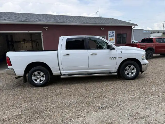 2017 RAM 1500 SLT Crew Cab SWB 4WD